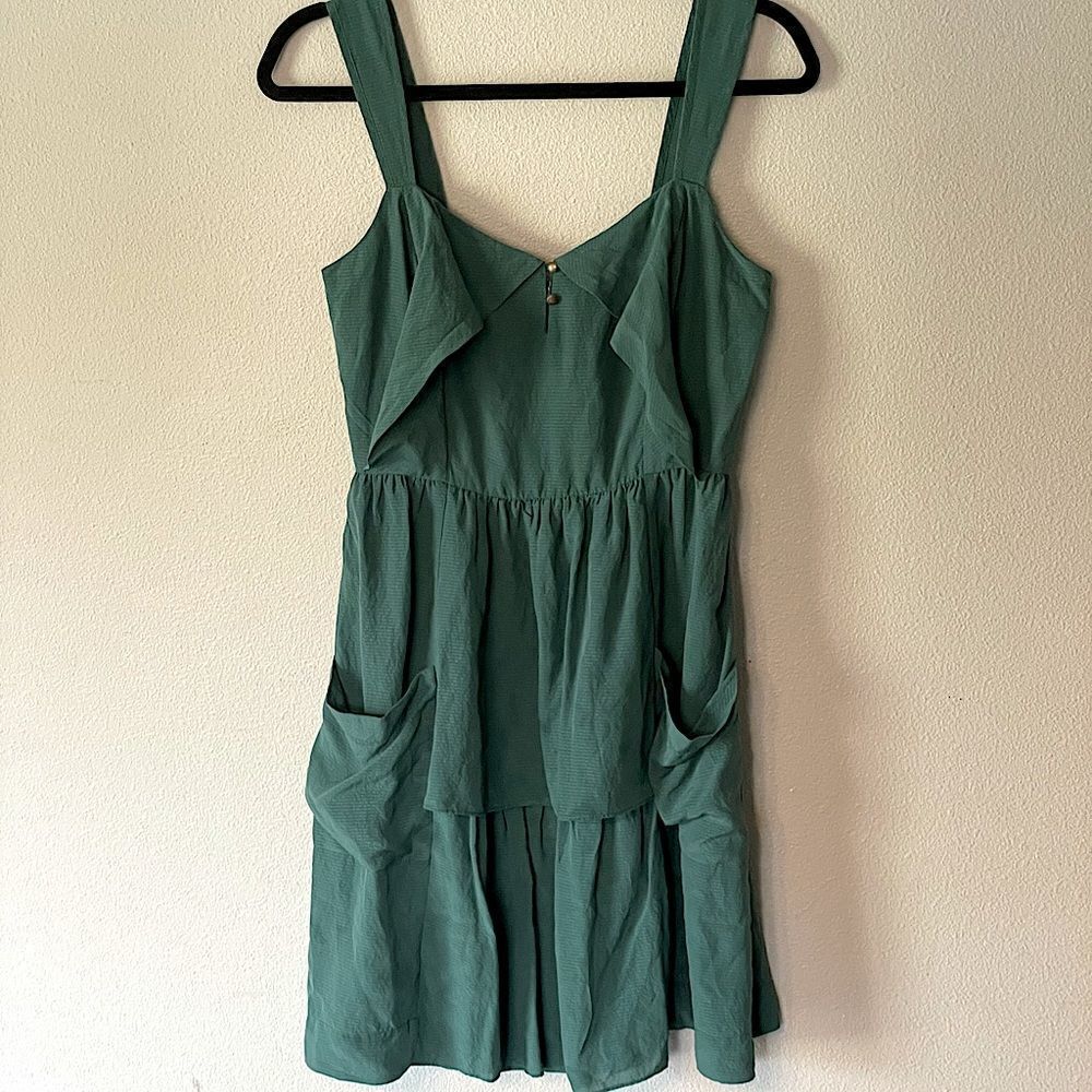New! Banana Republic Heritage Condition Green 100% Silk Dress. Size 2.